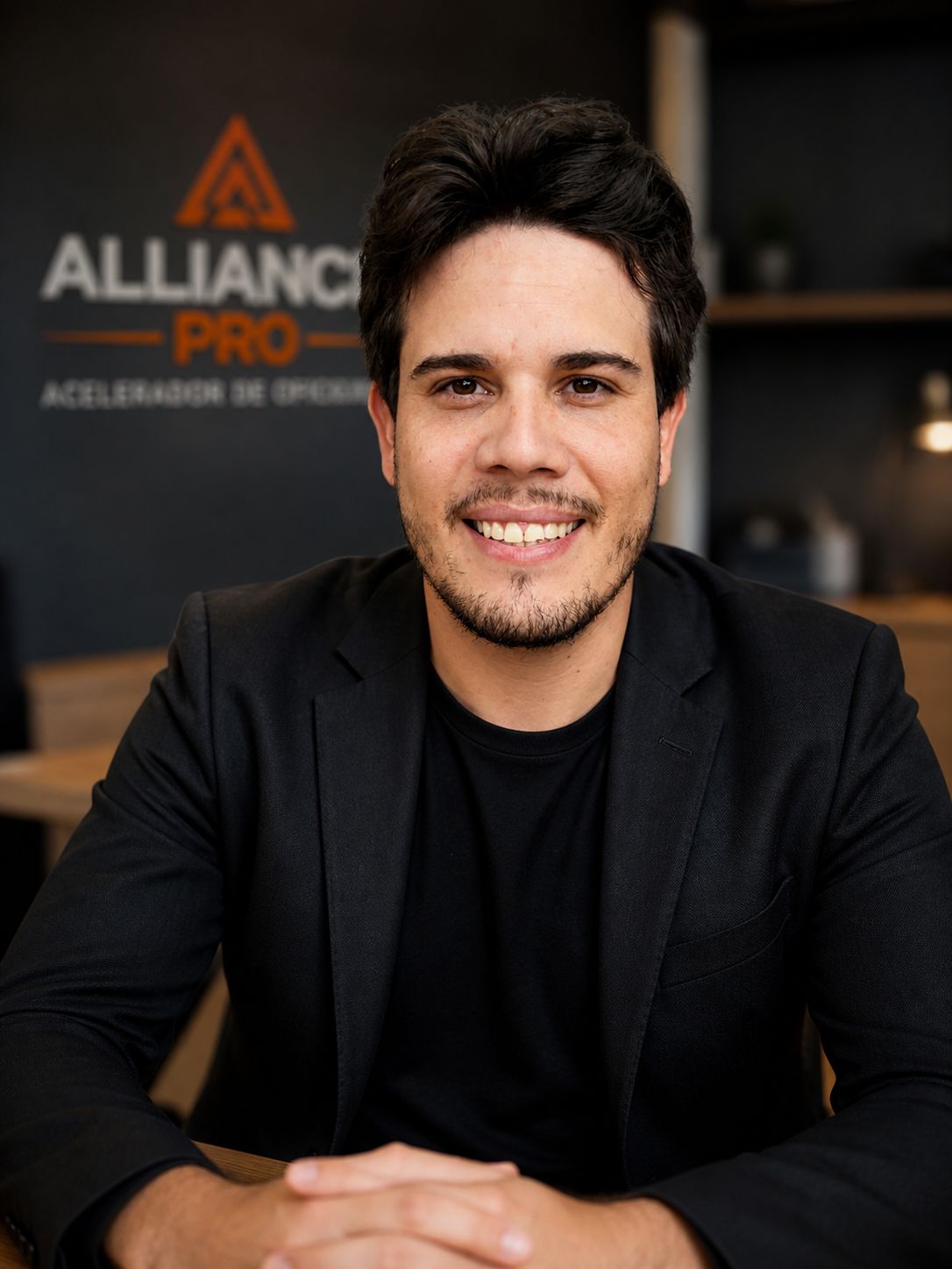 Dono de oficina em ambiente industrial